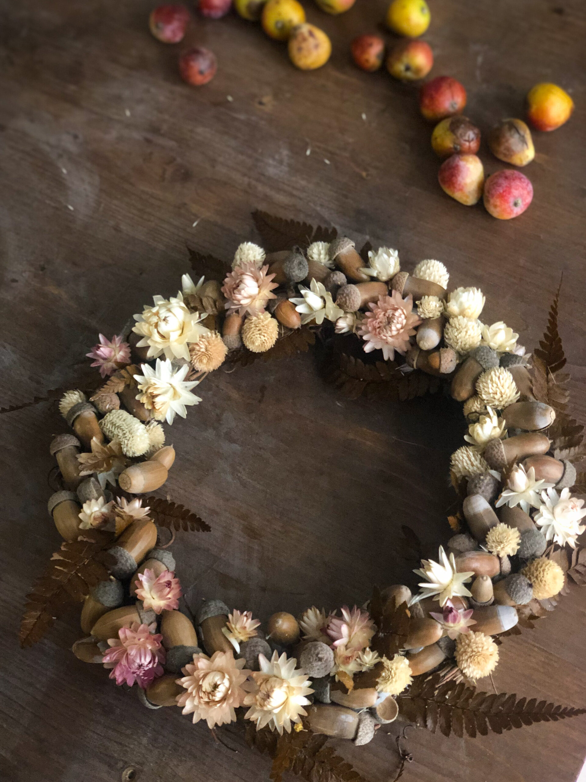 couronne de fleurs séchées murale toulouse osier et vigne gland immortelle toulouse