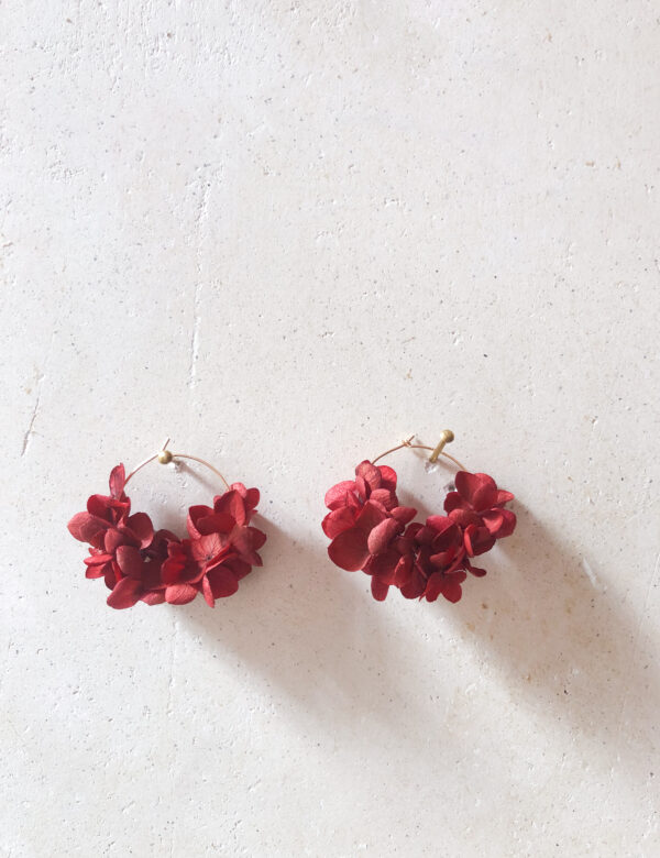 créoles boucles d'oreilles avec pétales de vraies fleurs rouge profond idée cadeau femme