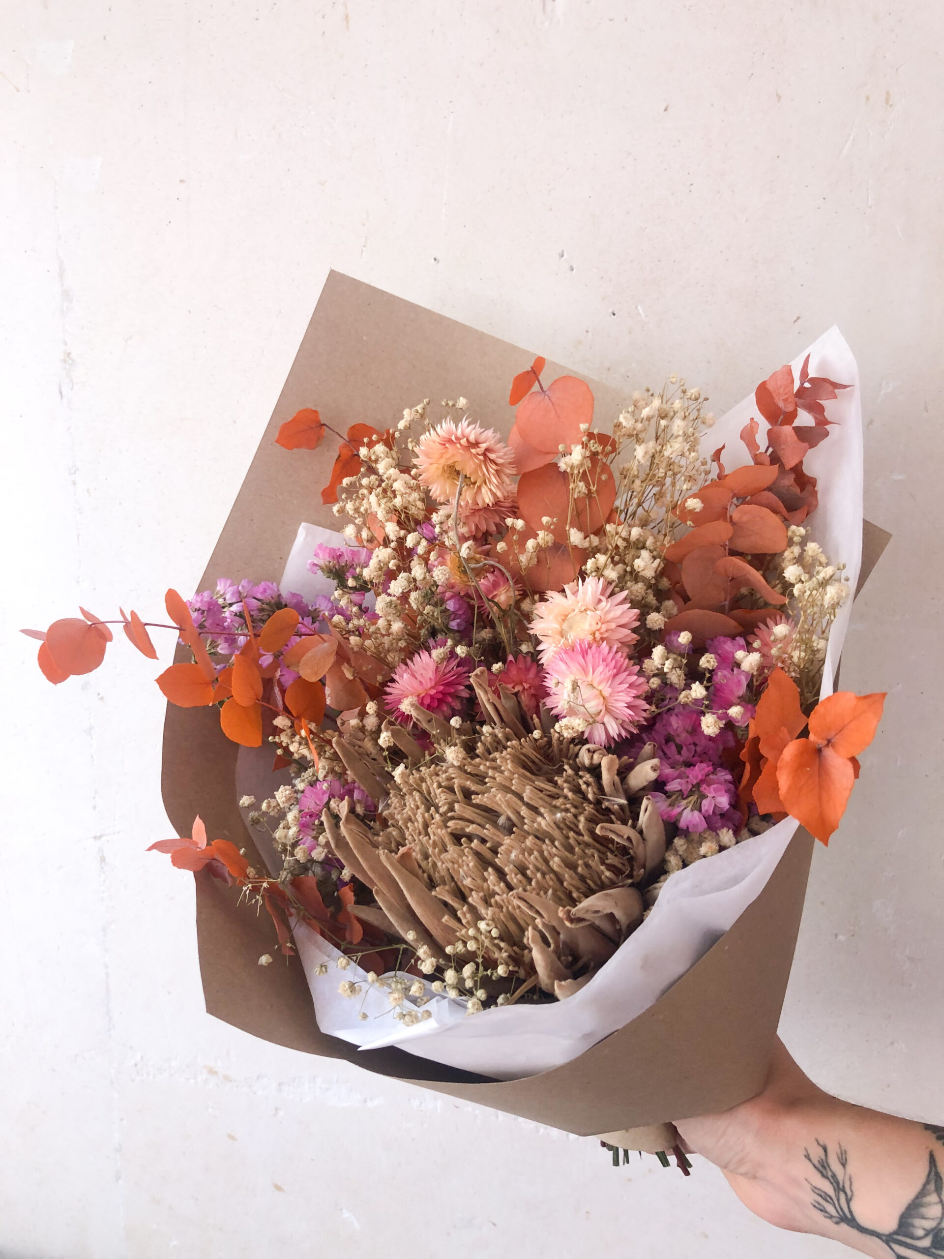 bouquet de fleurs séchées gypsophile euclapytus fleur exotique atelier toulouse livraison france