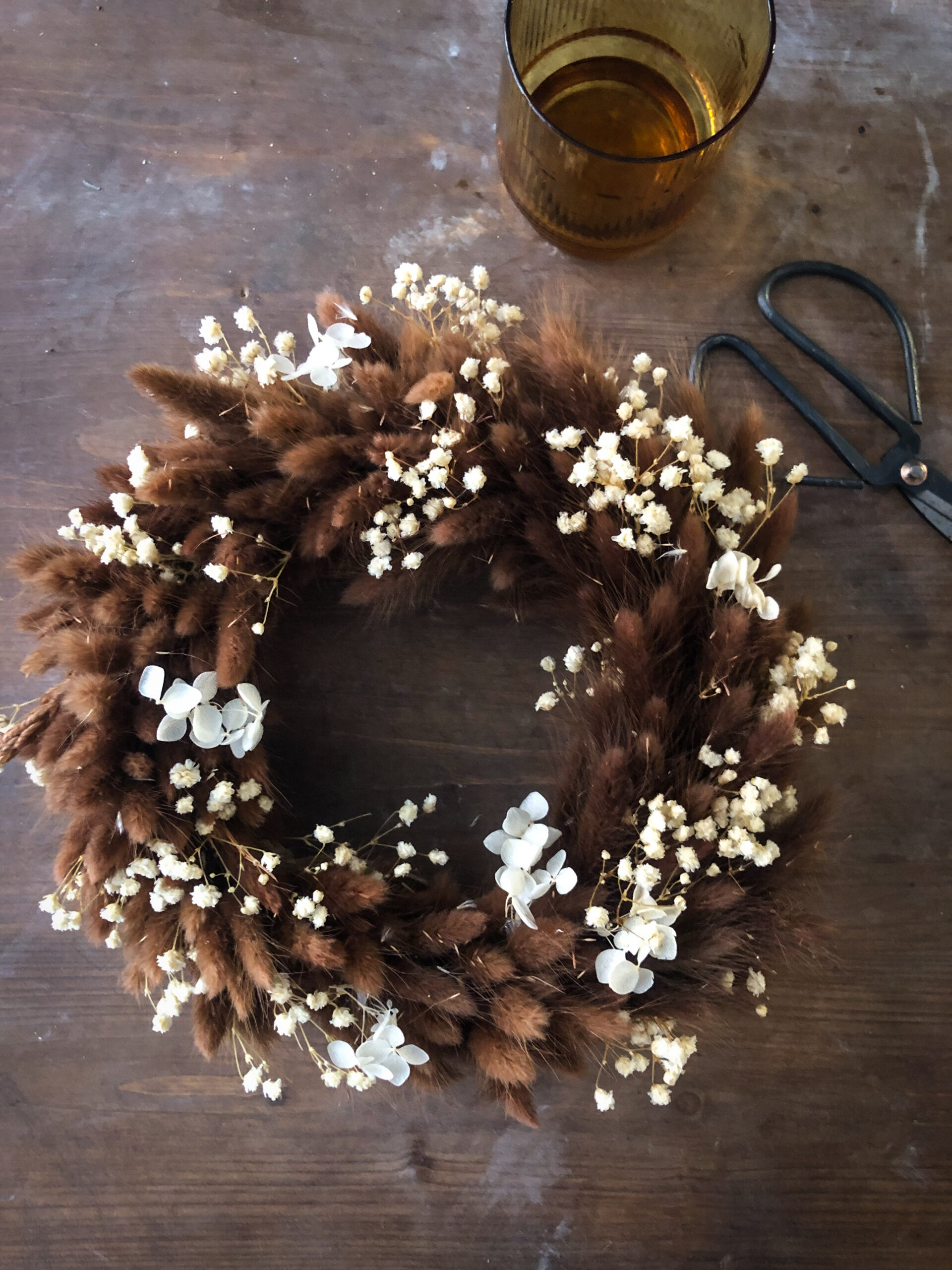 couronne de fleurs séchées de l'avent naturelle durable eco responsable toulouse fleuriste décoration hivernale murale