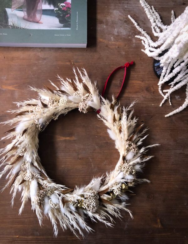 couronne de l'avent fleurs séchées hiver noël toulouse fleuriste décoration murale naturelle pampa blanc