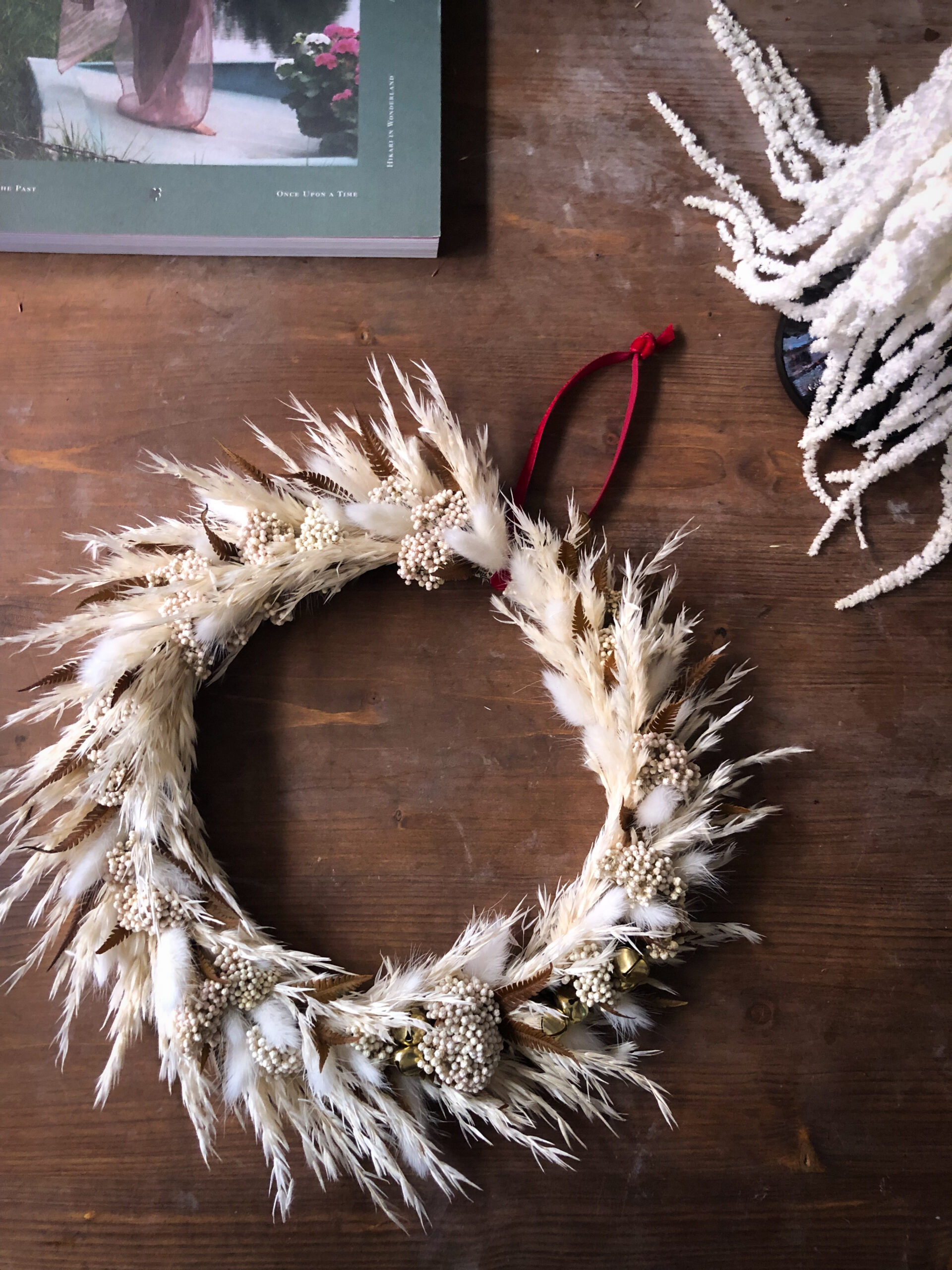 couronne de l'avent fleurs séchées hiver noël toulouse fleuriste décoration murale naturelle pampa blanc